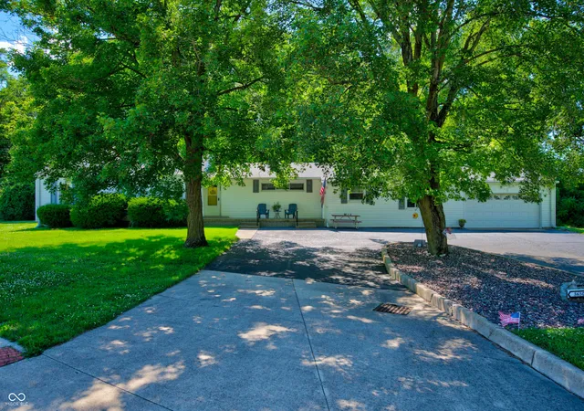 Photo 3 of Single family home for sale at 3650 N Marr Rd, Columbus, IN 47203 | MLS# 22109619 | Listing updated on 2026-09-29