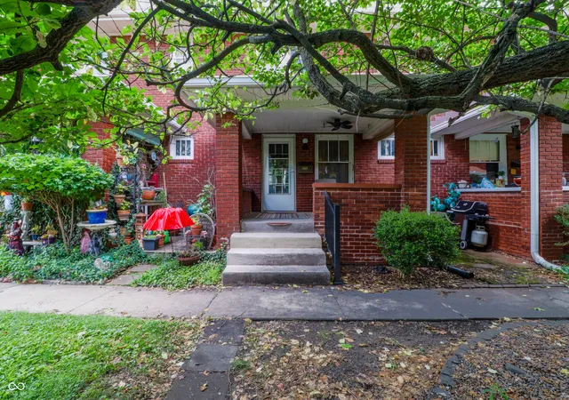 Photo 3 of Townhouse for sale at 5613 E Washington St #16, Indianapolis, IN 46219 | MLS# 22109626 | Listing updated on 2026-09-14