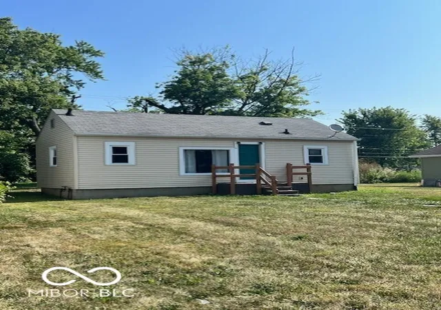 1st image of 304 Andover Rd, Anderson, IN 46013 | MLS# 22109639