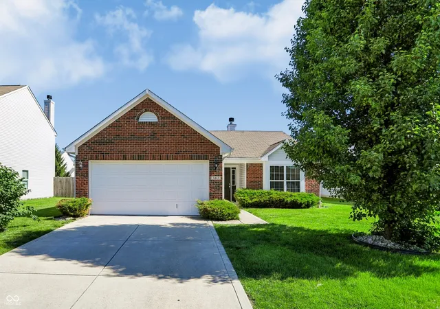Homes for sale in Greenwood, IN | 3442 Enclave Ln, Greenwood, IN 46143 | MLS# 22109641