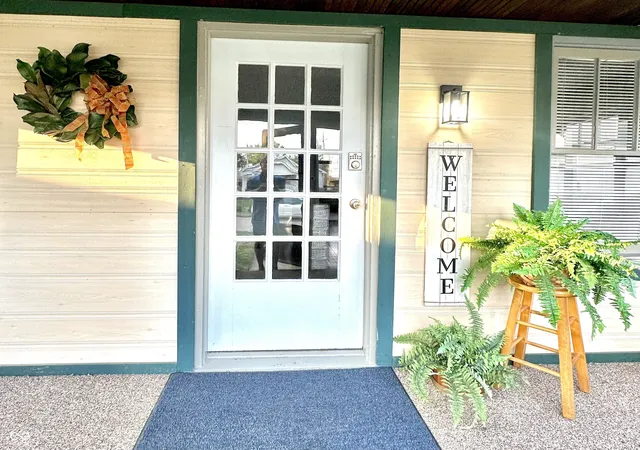 Photo 2 of Sale Pending at 1048 E Berwyn St, Indianapolis, IN 46203 | MLS# 22109673 | Listing updated on 2026-10-06