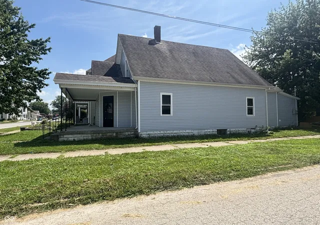 Homes for sale in Greensburg, IN | 827 N Broadway St, Greensburg, IN 47240 | MLS# 22109681