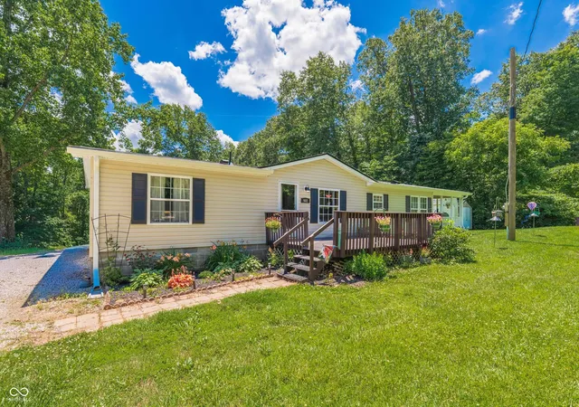 Photo 1 of Sale Pending at 982 E Porter Ridge Rd, Spencer, IN 47460 | MLS# 22109698 | Listing updated on 2026-08-21