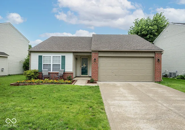 Photo 2 of Sale Pending at 6730 Smithfield Blvd, Indianapolis, IN 46237 | MLS# 22109700 | Listing updated on 2026-08-24
