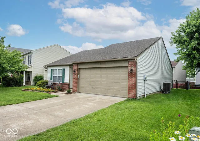 Photo 3 of Sale Pending at 6730 Smithfield Blvd, Indianapolis, IN 46237 | MLS# 22109700 | Listing updated on 2026-08-24