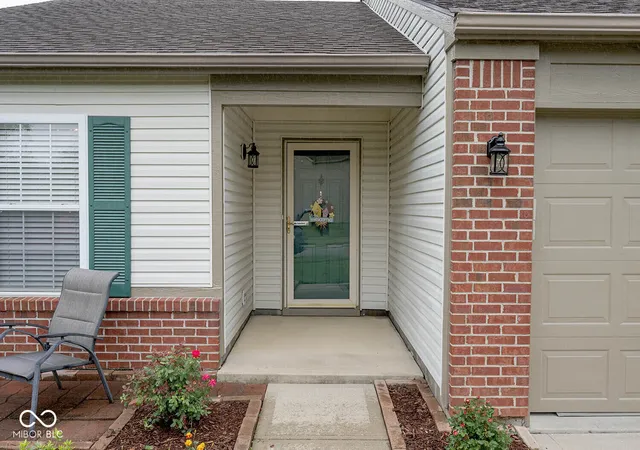 Photo 3 of Sale Pending at 6730 Smithfield Blvd, Indianapolis, IN 46237 | MLS# 22109700 | Listing updated on 2026-08-24