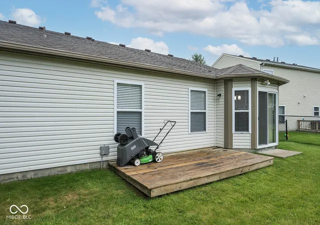Photo 4 of Sale Pending at 6730 Smithfield Blvd, Indianapolis, IN 46237 | MLS# 22109700 | Listing updated on 2026-08-24