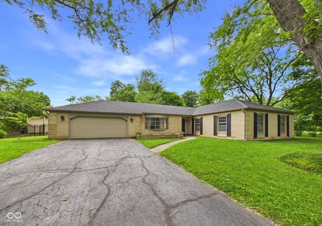 Photo 3 of Single family home for sale at 1403 Cottonwood Dr, Anderson, IN 46012 | MLS# 22109702 | Listing updated on 2026-08-24