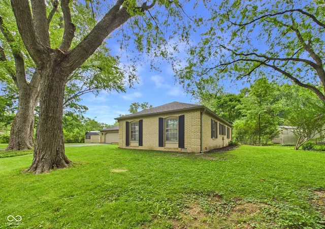 Photo 3 of Single family home for sale at 1403 Cottonwood Dr, Anderson, IN 46012 | MLS# 22109702 | Listing updated on 2026-08-24