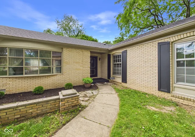 Photo 2 of Single family home for sale at 1403 Cottonwood Dr, Anderson, IN 46012 | MLS# 22109702 | Listing updated on 2026-08-24
