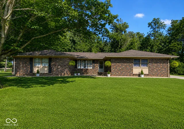 Single family home for sale at 6 U Dr, Cloverdale, IN 46120 | MLS# 22109738