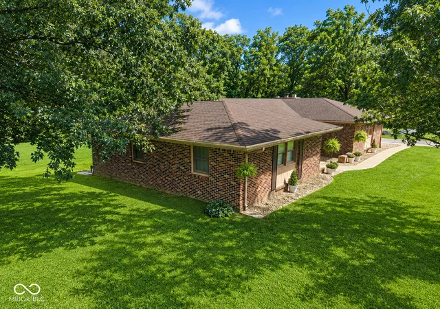 Photo 2 of Single family home for sale at 6 U Dr, Cloverdale, IN 46120 | MLS# 22109738 | Listing updated on 2026-09-14