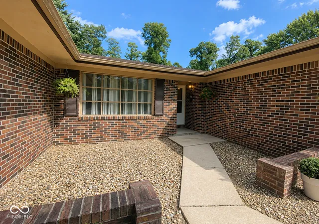 Photo 3 of Single family home for sale at 6 U Dr, Cloverdale, IN 46120 | MLS# 22109738 | Listing updated on 2026-09-14