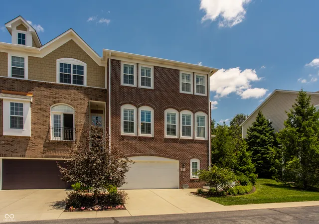 Homes for sale in Zionsville, IN | 121 Wakefield Wy, Zionsville, IN 46077 | MLS# 22109759