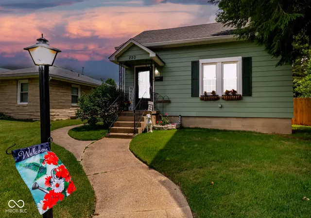 Homes for sale in Seymour, IN | 220 Lee Blvd, Seymour, IN 47274 | MLS# 22109762