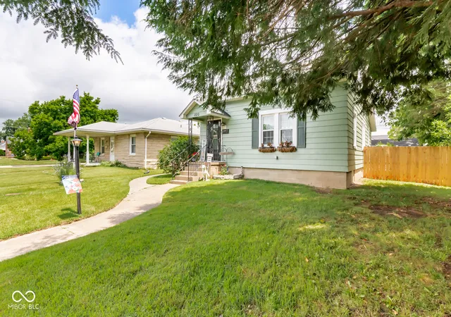 Homes for sale in Seymour, IN | 220 Lee Blvd, Seymour, IN 47274 | MLS# 22109762