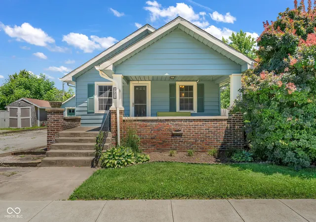 1st image of 921 Walnut St, Franklin, IN 46131 | MLS# 22109785