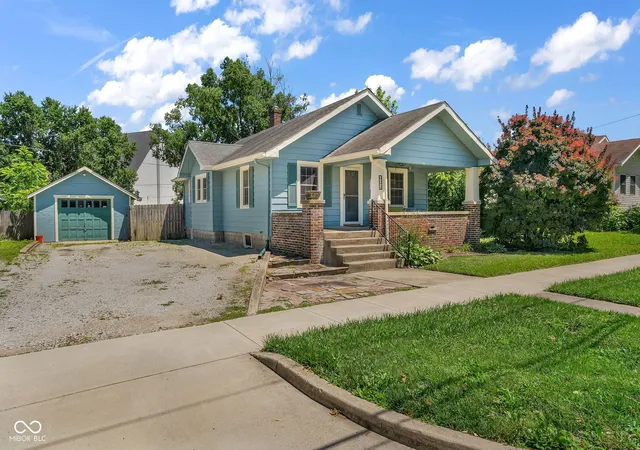 3rd image of 921 Walnut St, Franklin, IN 46131 | MLS# 22109785