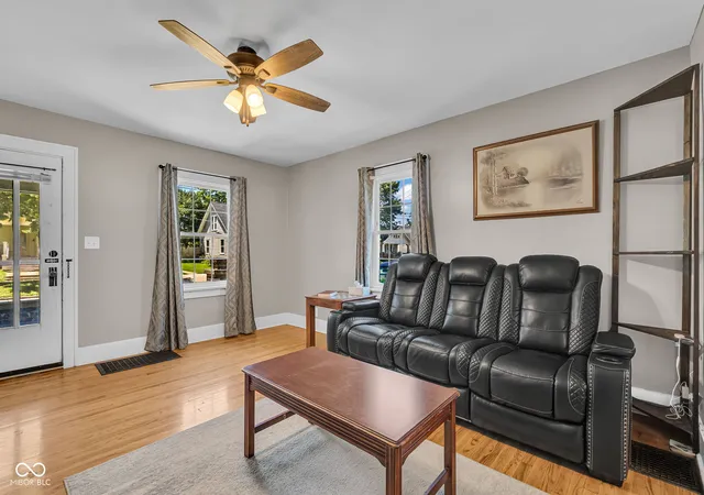 5th image of 921 Walnut St, Franklin, IN 46131 | MLS# 22109785