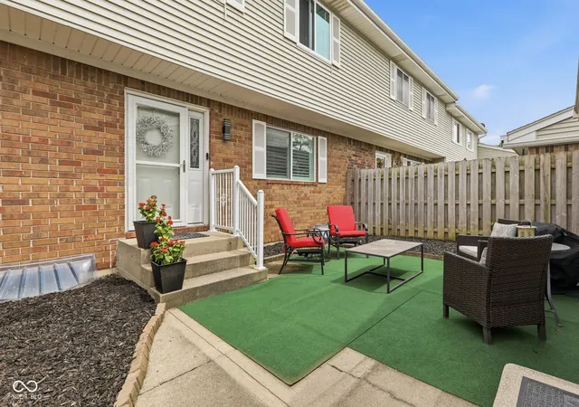 Photo 2 of Condo for sale at 5521 Vin Rose Ln, Indianapolis, IN 46226 | MLS# 22109856 | Listing updated on 2026-08-19