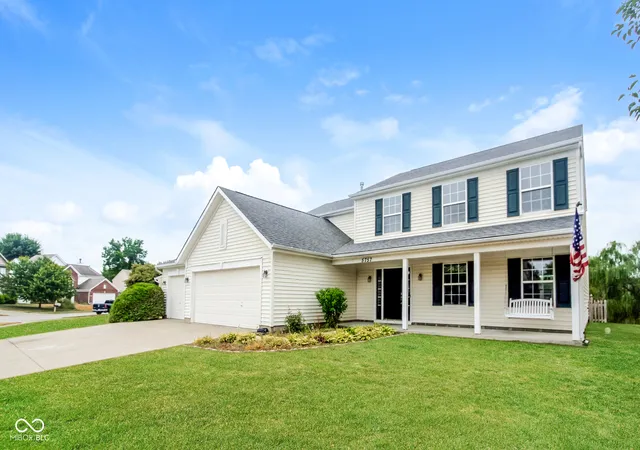 2nd image of 5757 Columbia Cir, Greenwood, IN 46142 | MLS# 22109897