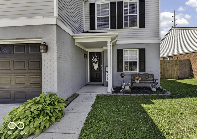 Photo 3 of Single family home for sale at 971 Shenandoah Way, Greenwood, IN 46143 | MLS# 22109906 | Listing updated on 2026-09-28