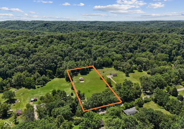 Homes for sale in Nashville, IN | 1529 Upper Schooner Rd, Nashville, IN 47448 | MLS# 22109945