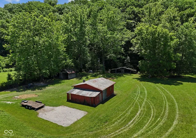 Homes for sale in Nashville, IN | 1529 Upper Schooner Rd, Nashville, IN 47448 | MLS# 22109945
