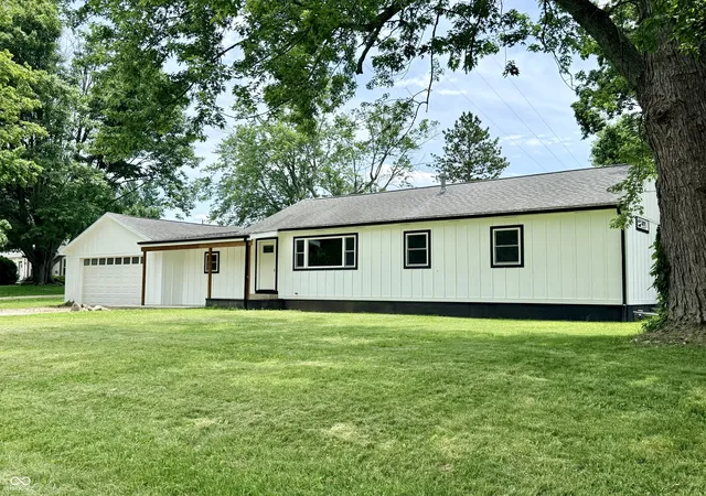 Homes for sale in Crawfordsville, IN | 1595 W Us Hwy 136, Crawfordsville, IN 47933 | MLS# 22109947