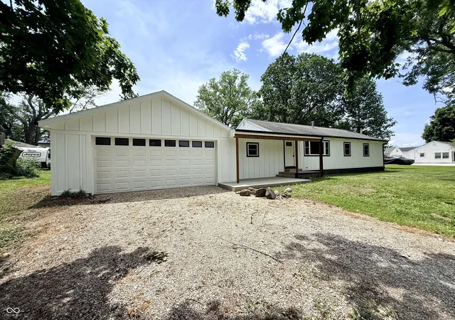 Homes for sale in Crawfordsville, IN | 1595 W Us Hwy 136, Crawfordsville, IN 47933 | MLS# 22109947