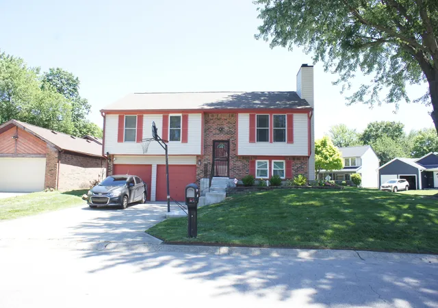 Photo 3 of Single family home for sale at 5762 Pilgrim Dr, Indianapolis, IN 46254 | MLS# 22109957 | Listing updated on 2026-09-01
