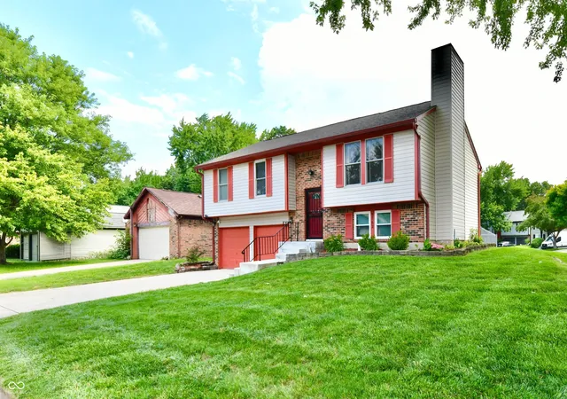 Photo 4 of Single family home for sale at 5762 Pilgrim Dr, Indianapolis, IN 46254 | MLS# 22109957 | Listing updated on 2026-09-01