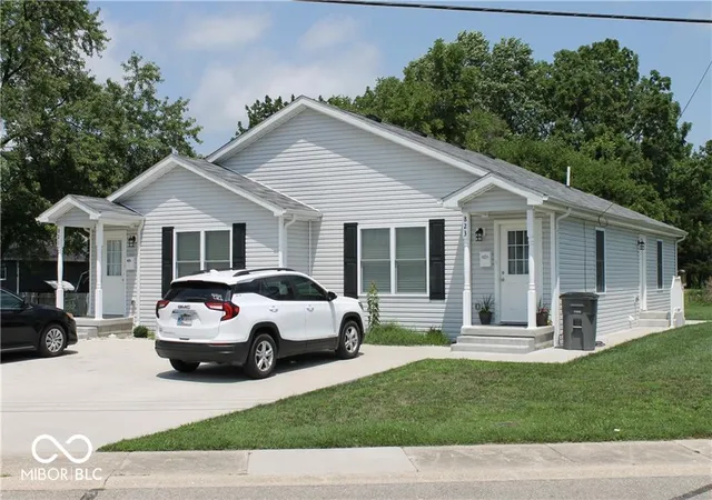 Homes for sale in Seymour, IN | 821 E 10th St, Seymour, IN 47274 | MLS# 22109984