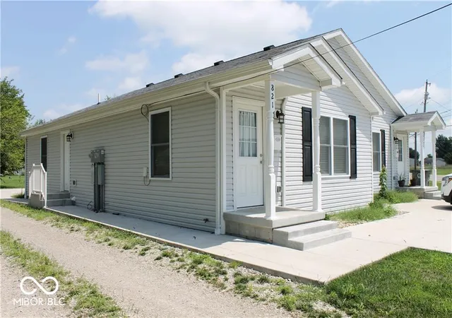 Homes for sale in Seymour, IN | 821 E 10th St, Seymour, IN 47274 | MLS# 22109984
