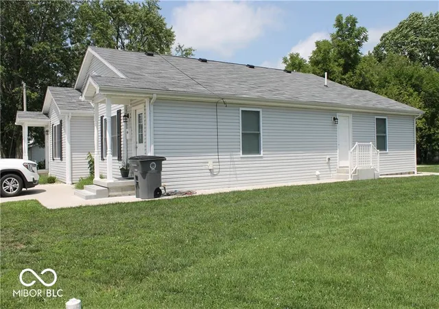 Homes for sale in Seymour, IN | 821 E 10Th St, Seymour, IN 47274 | MLS# 22109984