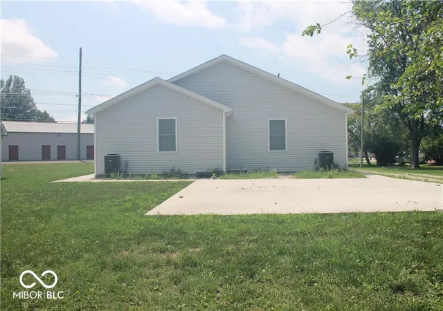 Homes for sale in Seymour, IN | 821 E 10th St, Seymour, IN 47274 | MLS# 22109984