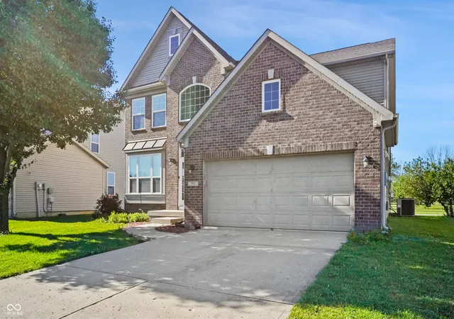 2nd image of 7895 Blue Jay Wy, Zionsville, IN 46077 | MLS# 22110000