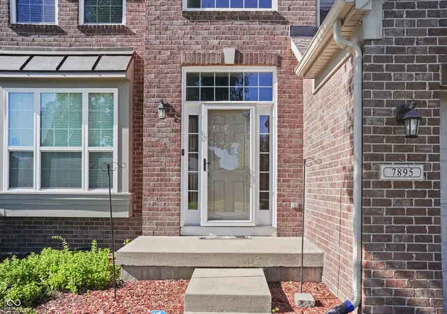 3rd image of 7895 Blue Jay Wy, Zionsville, IN 46077 | MLS# 22110000