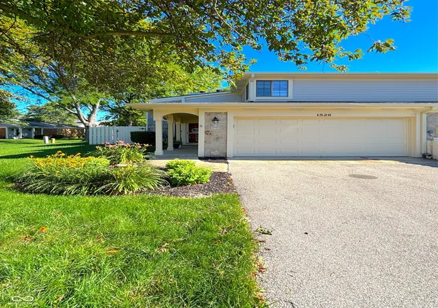 2nd image of 1526 Roanoke Dr, Zionsville, IN 46077 | MLS# 22110058
