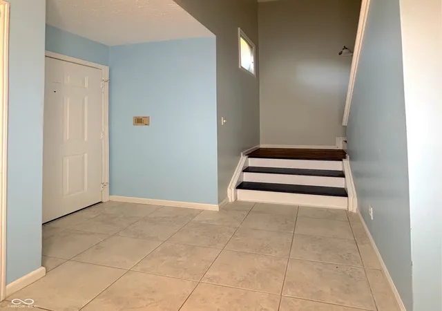 4th image of 1526 Roanoke Dr, Zionsville, IN 46077 | MLS# 22110058