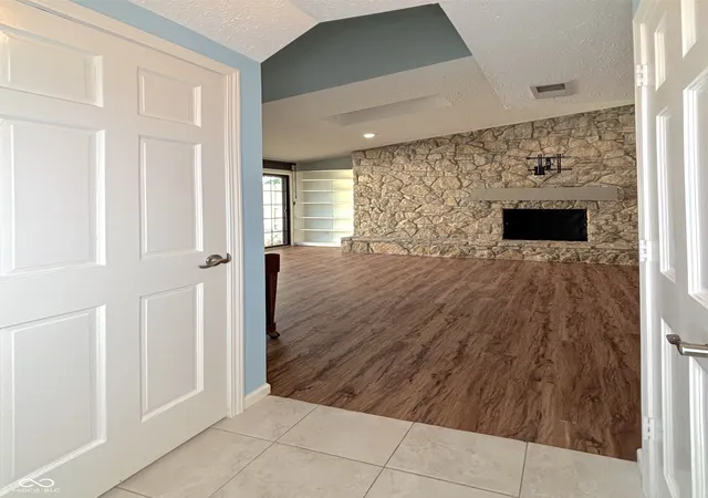 5th image of 1526 Roanoke Dr, Zionsville, IN 46077 | MLS# 22110058