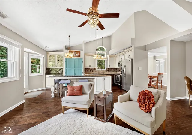 2nd image of 11501 Woodview East Dr, Carmel, IN 46032 | MLS# 22110065