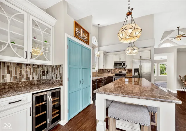 3rd image of 11501 Woodview East Dr, Carmel, IN 46032 | MLS# 22110065