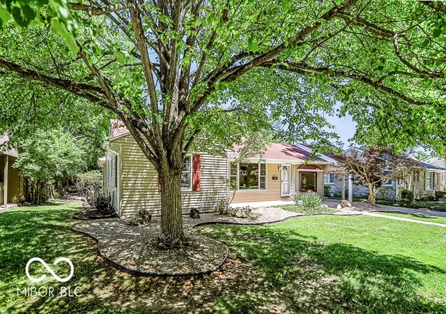 3rd image of 811 S Eastside Dr, Bloomington, IN 47401 | MLS# 22110085