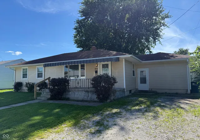 Homes for sale in Frankfort, IN | 808 Milroy St, Frankfort, IN 46041 | MLS# 22110099