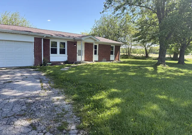 Homes for sale in Elizabethtown, IN | 13410 E State Road 7, Elizabethtown, IN 47232 | MLS# 22110102