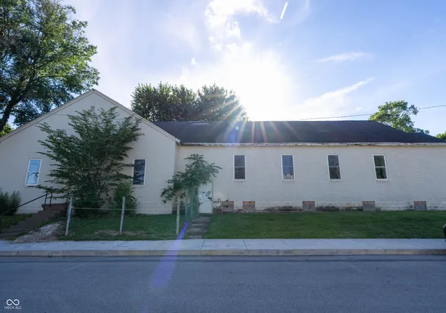 1st image of 489 E Walnut St, Martinsville, IN 46151 | MLS# 22110106