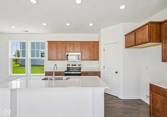 2nd image of 7401 Peristyle Ln, Mc Cordsville, IN 46055 | MLS# 22110126