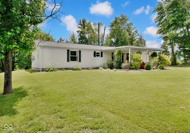 Photo 3 of Single family home for sale at 10418 E County Rd 250 N, Seymour, IN 47274 | MLS# 22110132 | Listing updated on 2026-09-20