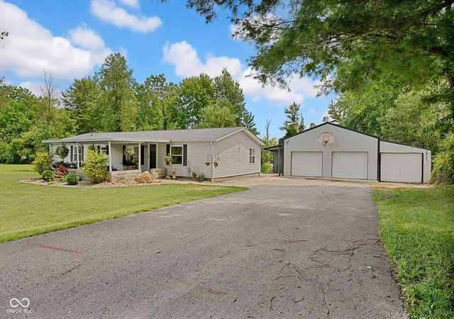 Photo 3 of Single family home for sale at 10418 E County Rd 250 N, Seymour, IN 47274 | MLS# 22110132 | Listing updated on 2026-09-20